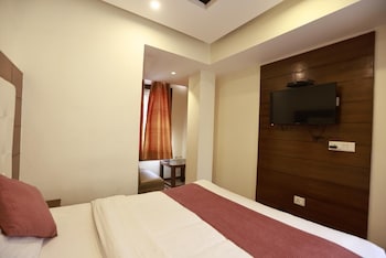nova mayfield hotel at mall road