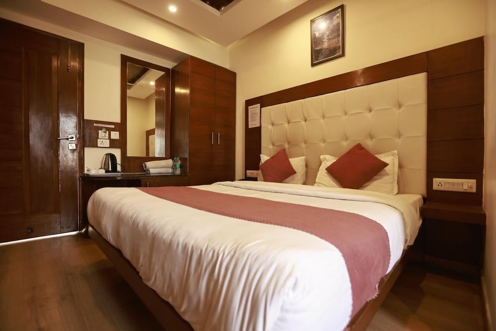 nova mayfield hotel at mall road