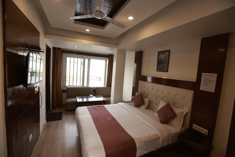 nova mayfield hotel at mall road