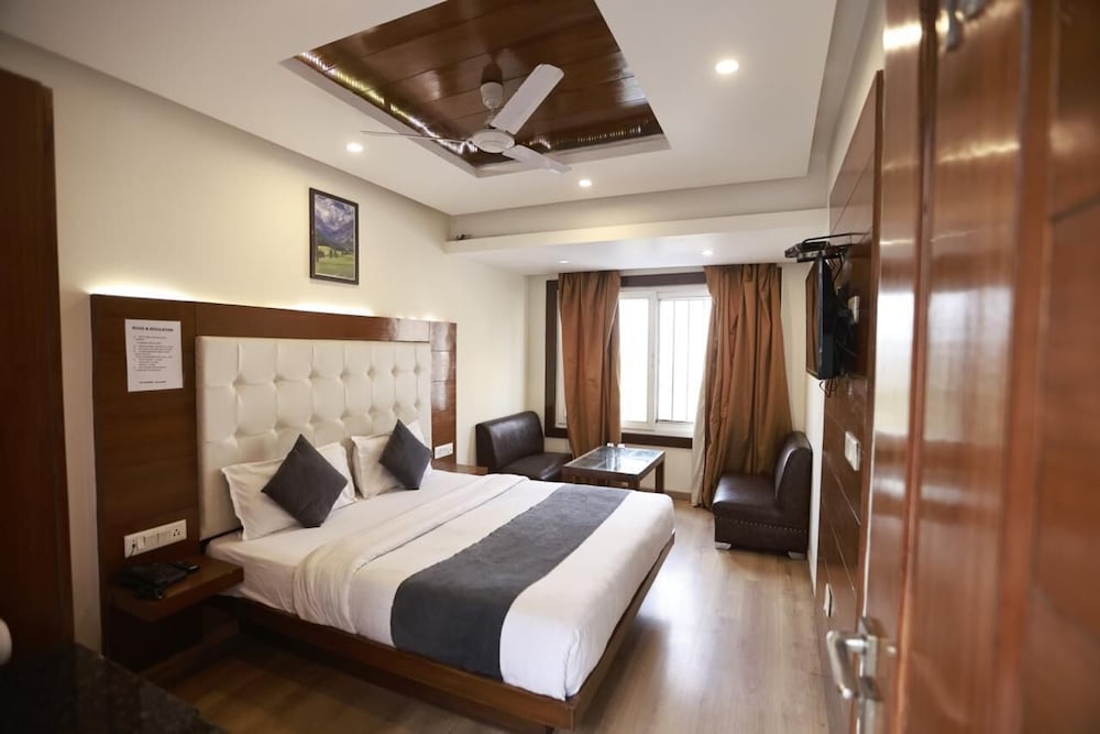 nova mayfield hotel at mall road
