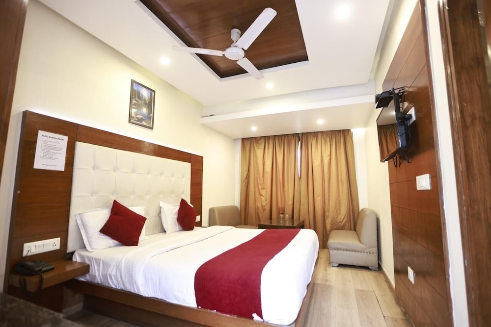 nova mayfield hotel at mall road
