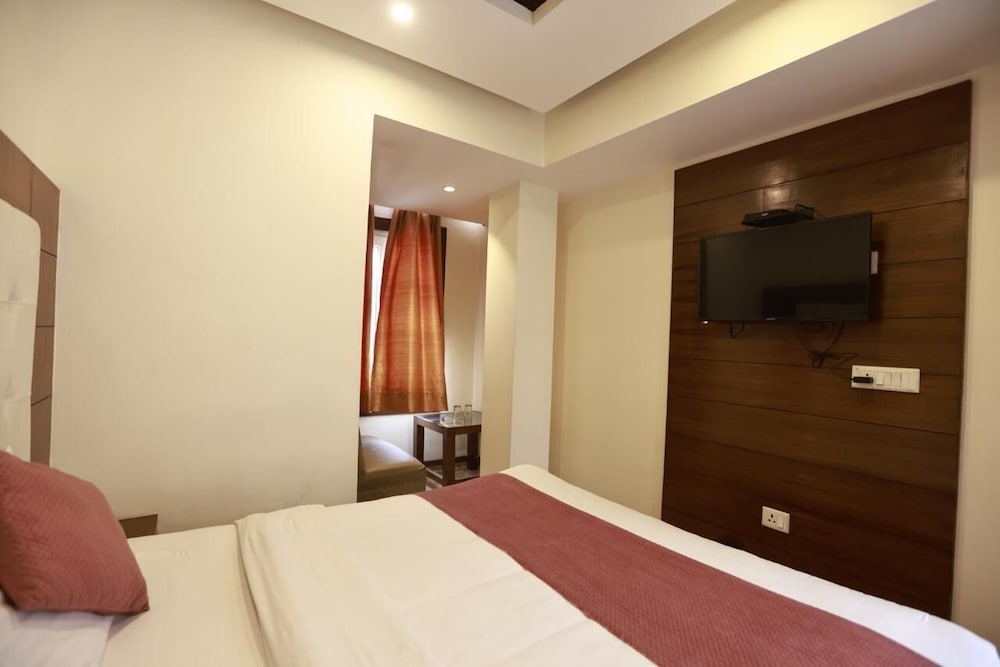 nova mayfield hotel at mall road