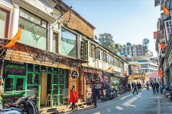 nova mayfield hotel at mall road