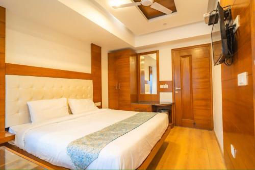 Nova Mayfield Hotel At Mall Road,,2 star