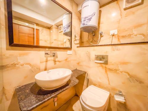 Nova Mayfield Hotel At Mall Road,,2 star