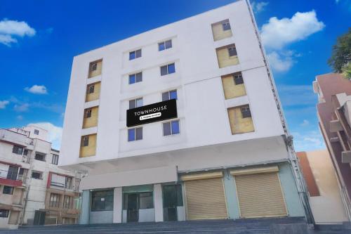 super townhouse ambegaon road katraj formerly white castle