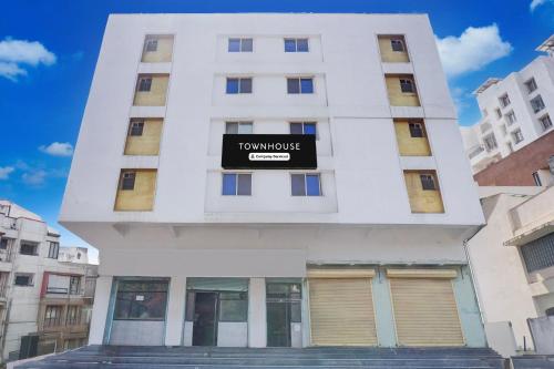 Super Townhouse Ambegaon Road Katraj Formerly White Castle,,4 star