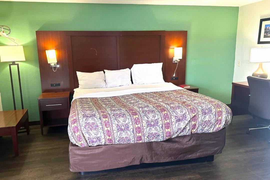 hillcrest motel by oyo aurora in near lawrenceburg