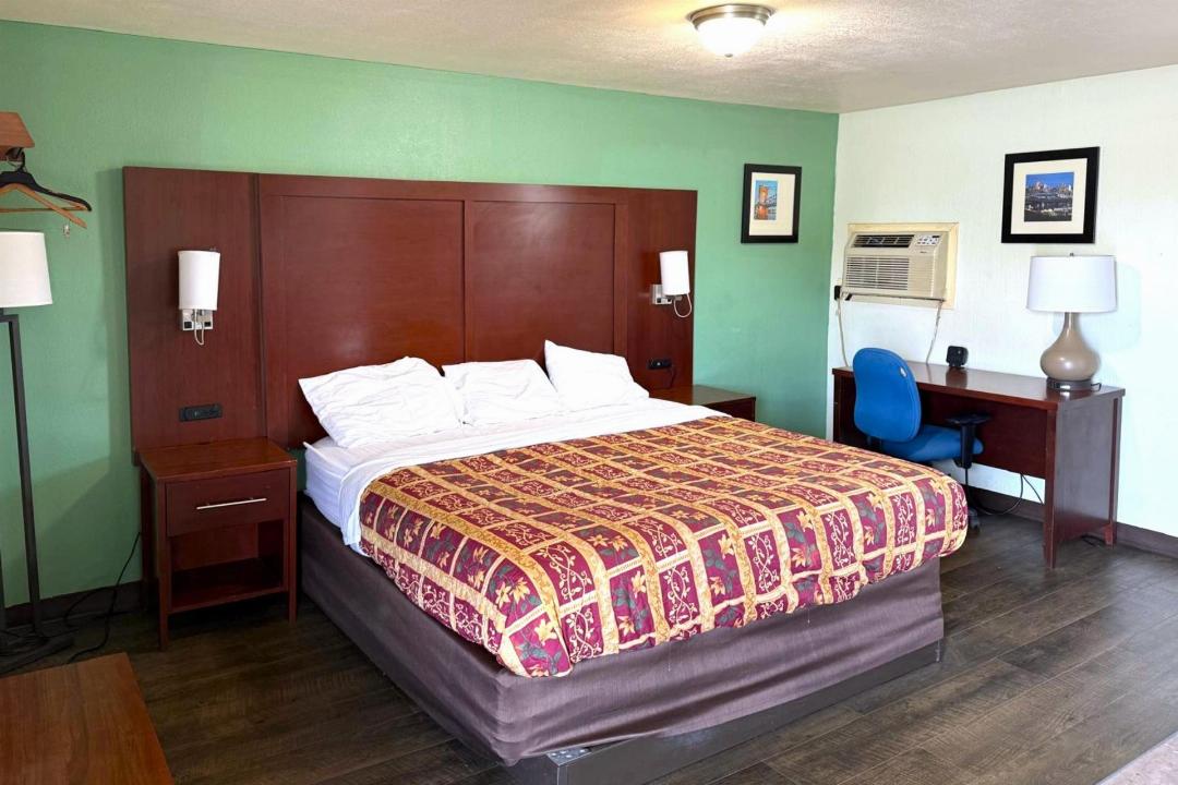 hillcrest motel by oyo aurora in near lawrenceburg
