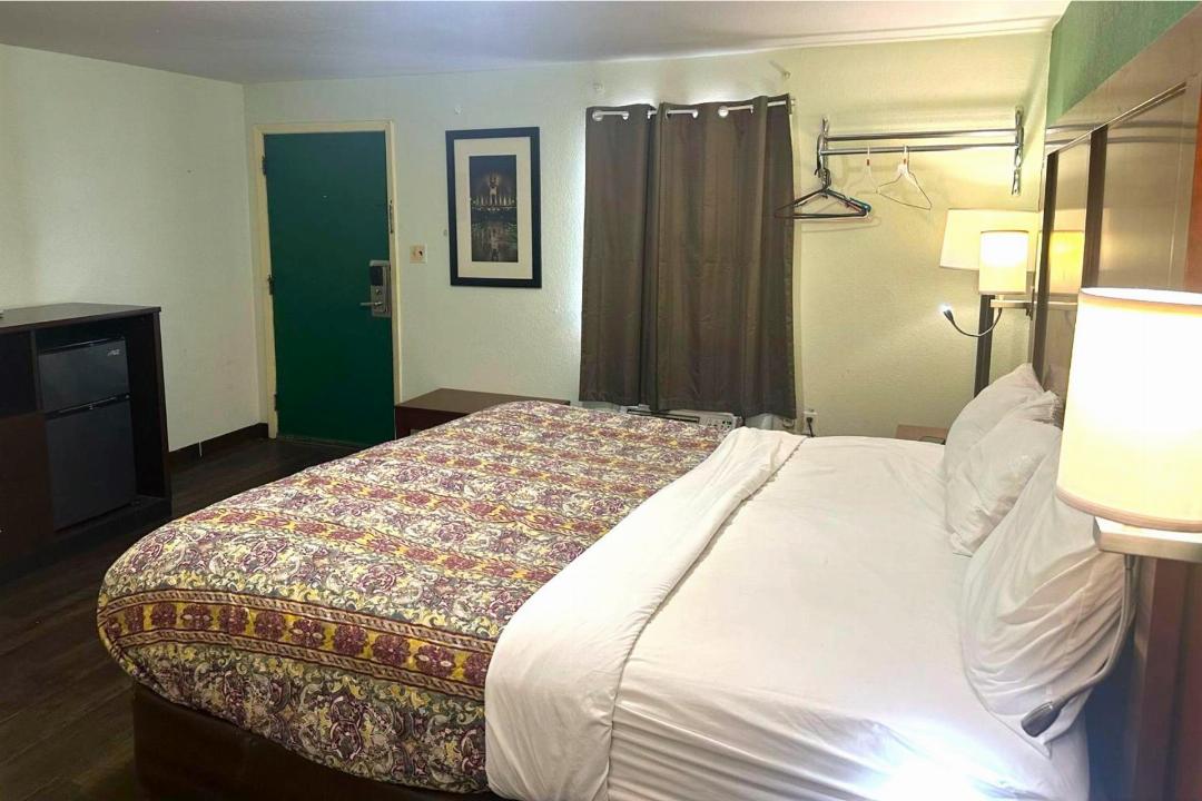 hillcrest motel by oyo aurora in near lawrenceburg