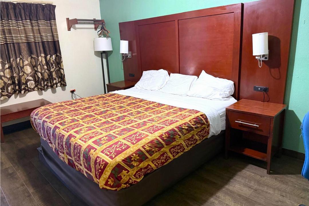 hillcrest motel by oyo aurora in near lawrenceburg