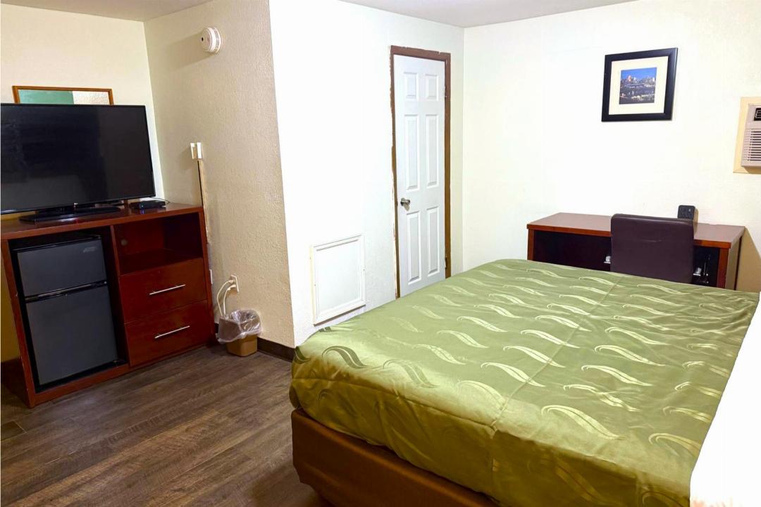 hillcrest motel by oyo aurora in near lawrenceburg