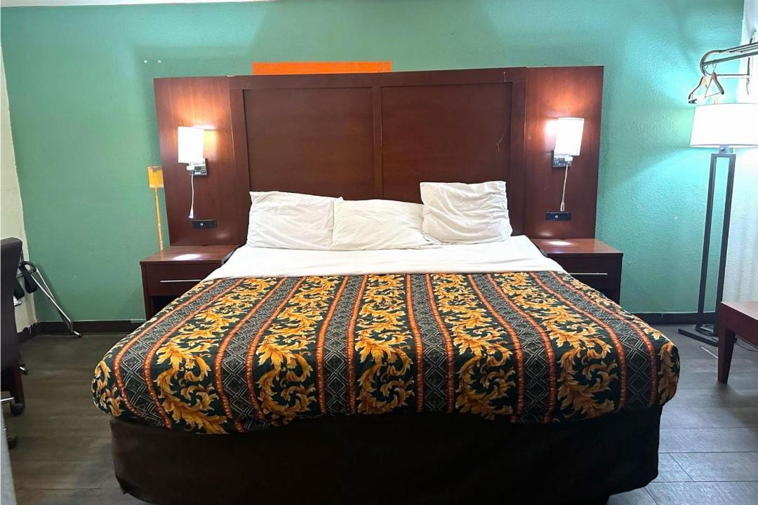 hillcrest motel by oyo aurora in near lawrenceburg