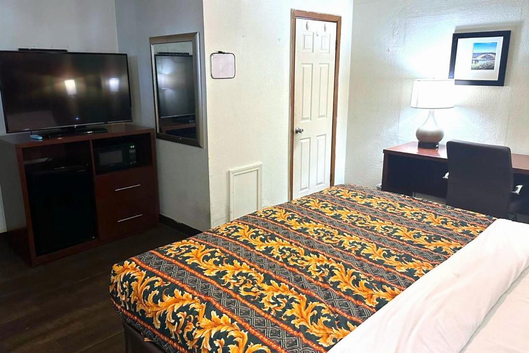 hillcrest motel by oyo aurora in near lawrenceburg