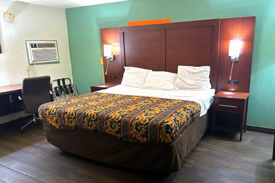 hillcrest motel by oyo aurora in near lawrenceburg