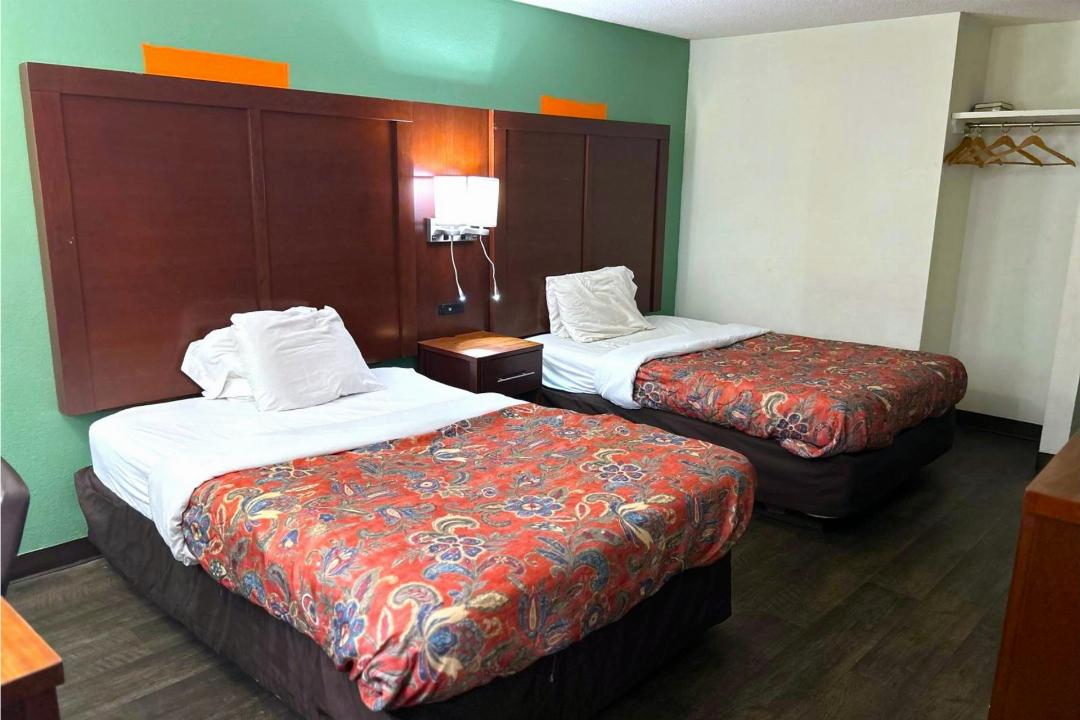 hillcrest motel by oyo aurora in near lawrenceburg