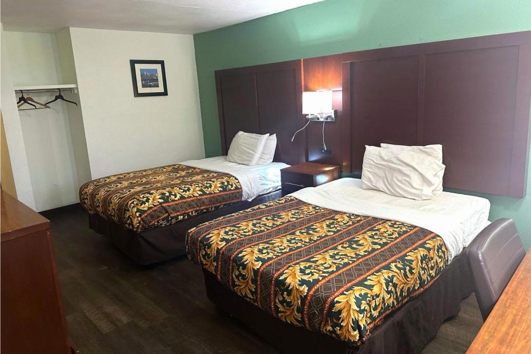 hillcrest motel by oyo aurora in near lawrenceburg