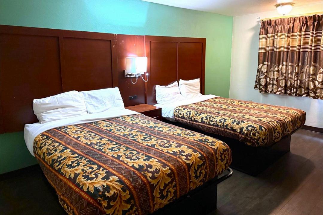 hillcrest motel by oyo aurora in near lawrenceburg