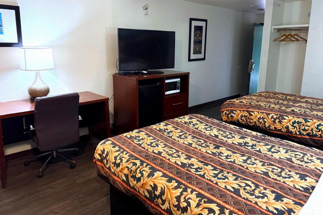 hillcrest motel by oyo aurora in near lawrenceburg