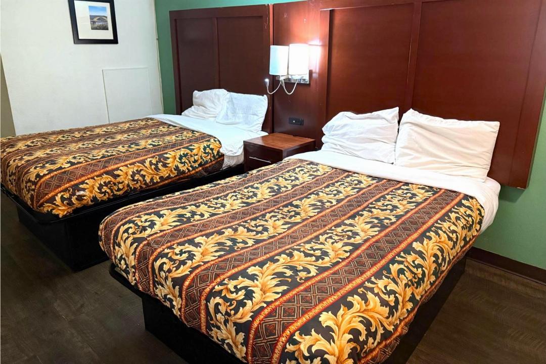 hillcrest motel by oyo aurora in near lawrenceburg