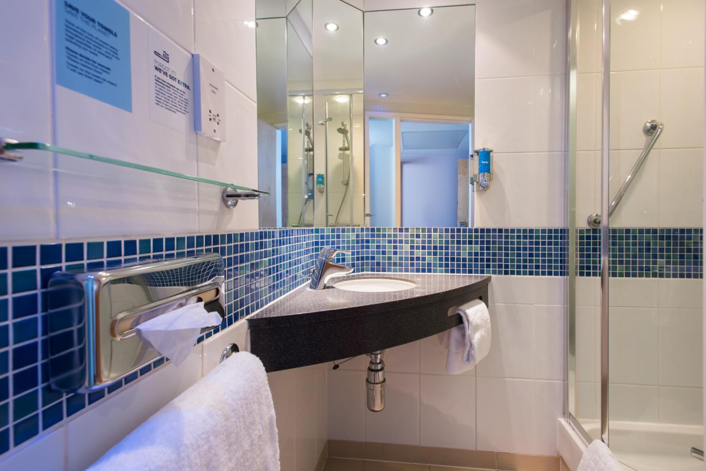 holiday inn express lincoln city centre an ihg hotel
