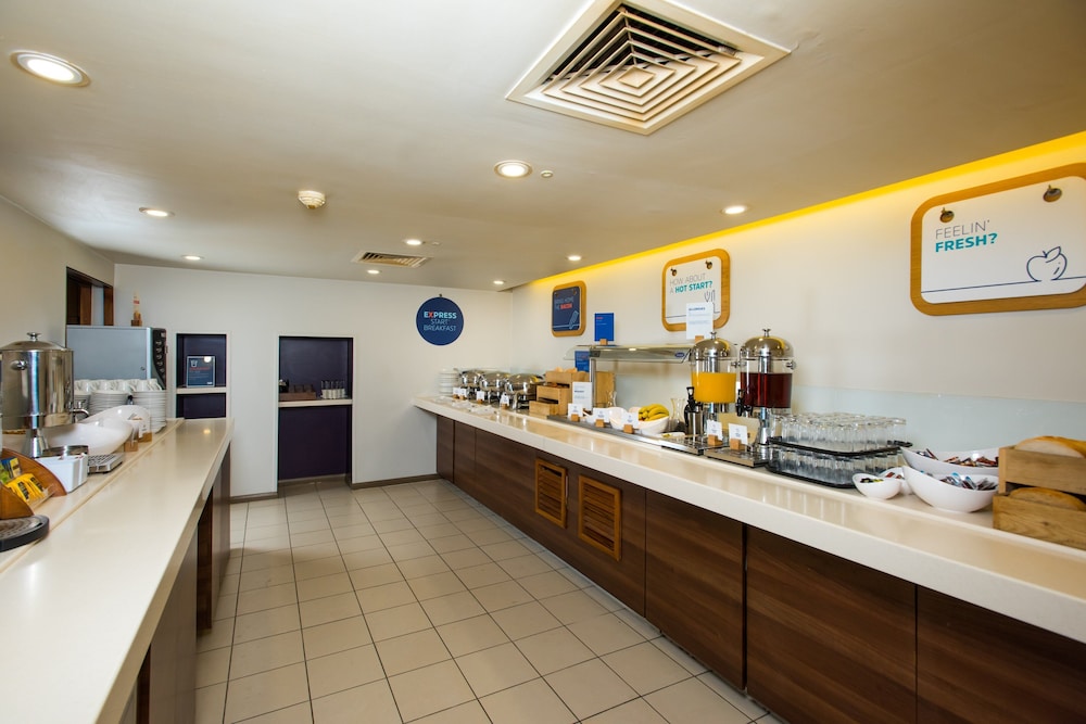 holiday inn express lincoln city centre an ihg hotel