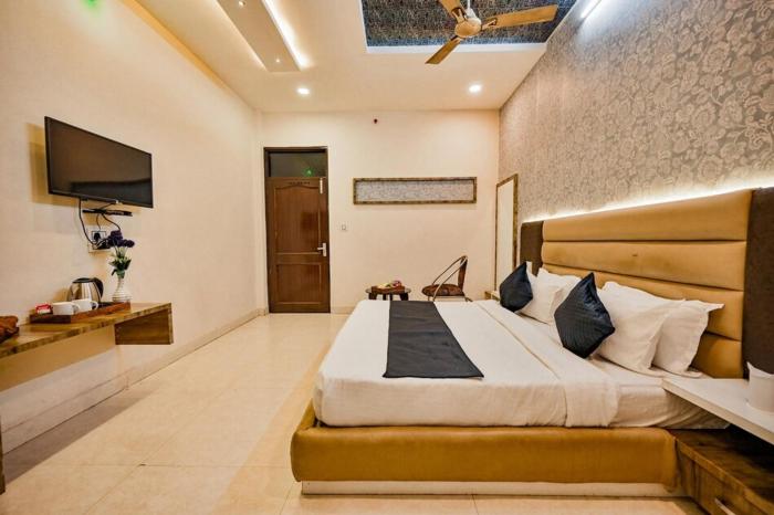 hotel blueberry resort bhilwara