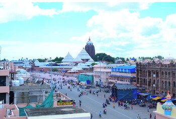 dhamstay hotel santosh inn near temple