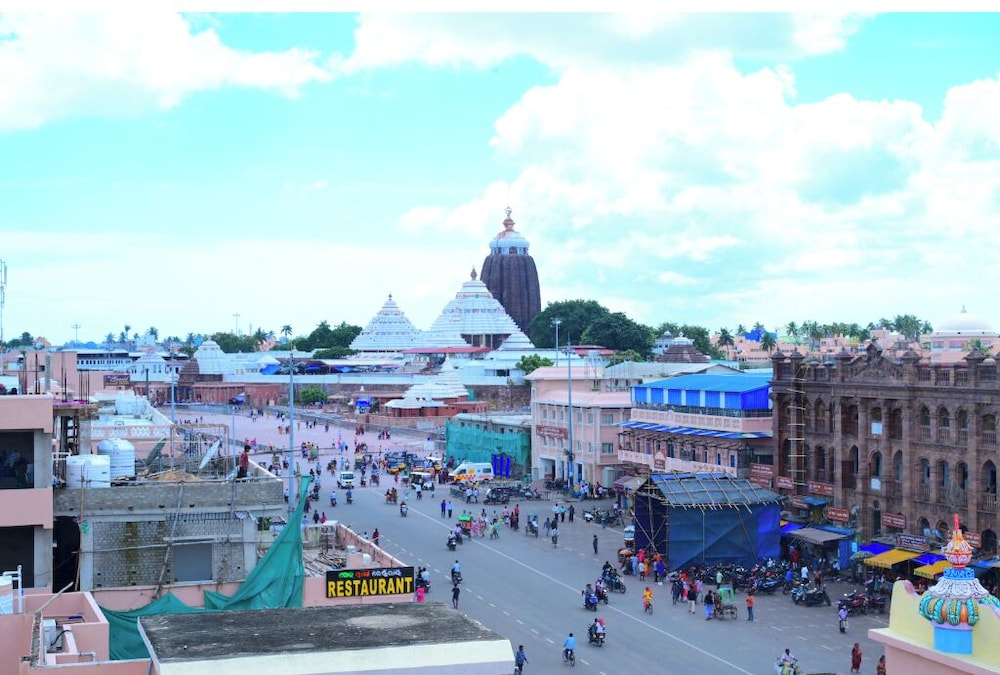 dhamstay hotel santosh inn near temple