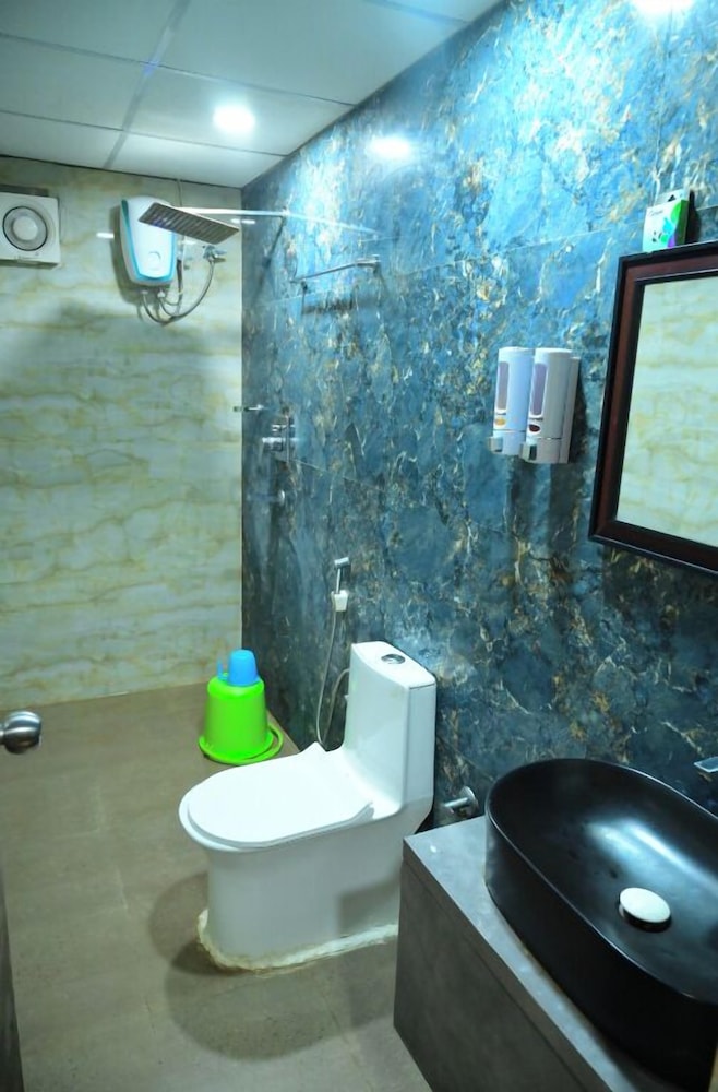 dhamstay hotel santosh inn near temple