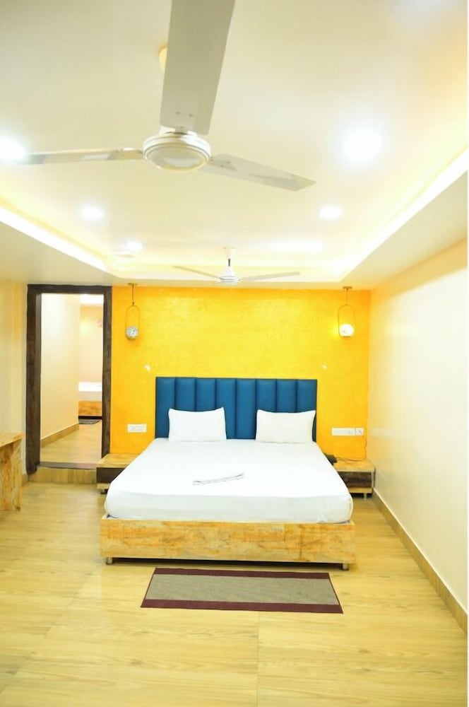 dhamstay hotel santosh inn near temple