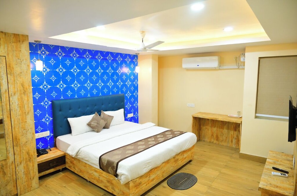 dhamstay hotel santosh inn near temple