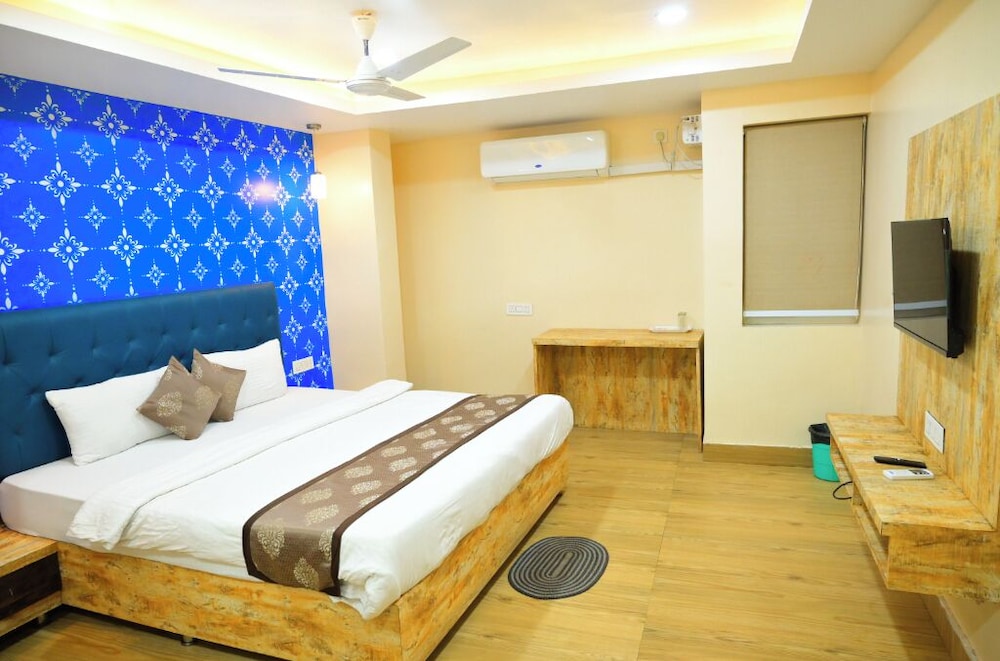 dhamstay hotel santosh inn near temple