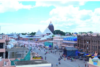 dhamstay hotel santosh inn near temple