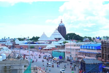 dhamstay hotel santosh inn near temple