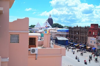 dhamstay hotel santosh inn near temple