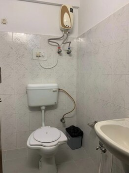 dhamstay hotel asish near sea beach puri