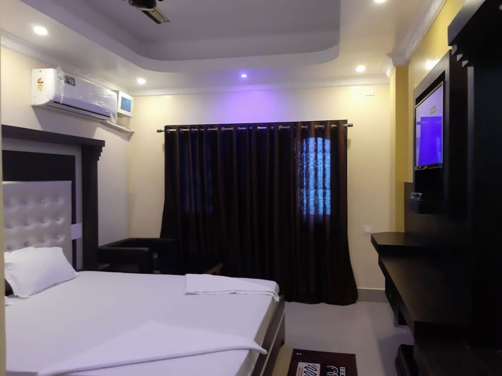 dhamstay hotel asish near sea beach puri