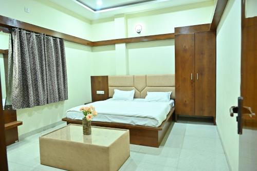 Indore Palace,,3 star