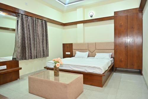 Indore Palace,,3 star