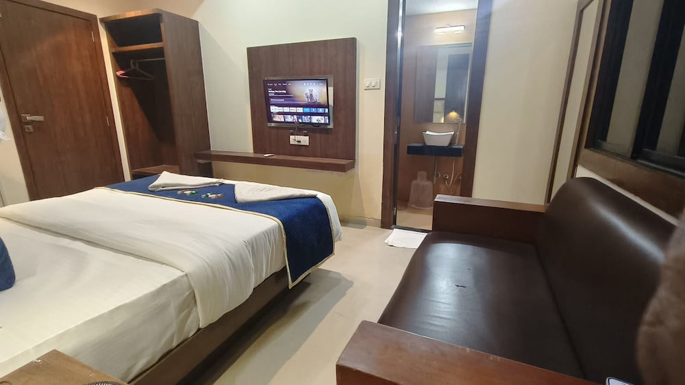 hotel ashraya international