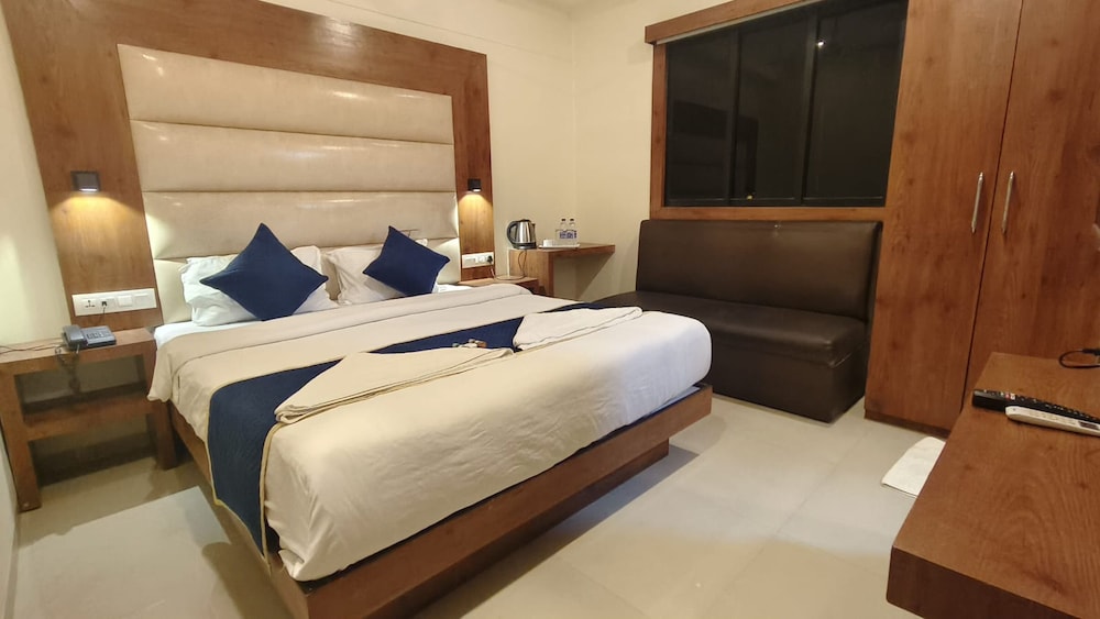 hotel ashraya international