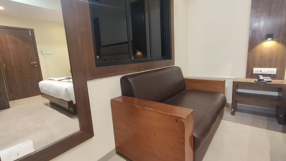 hotel ashraya international