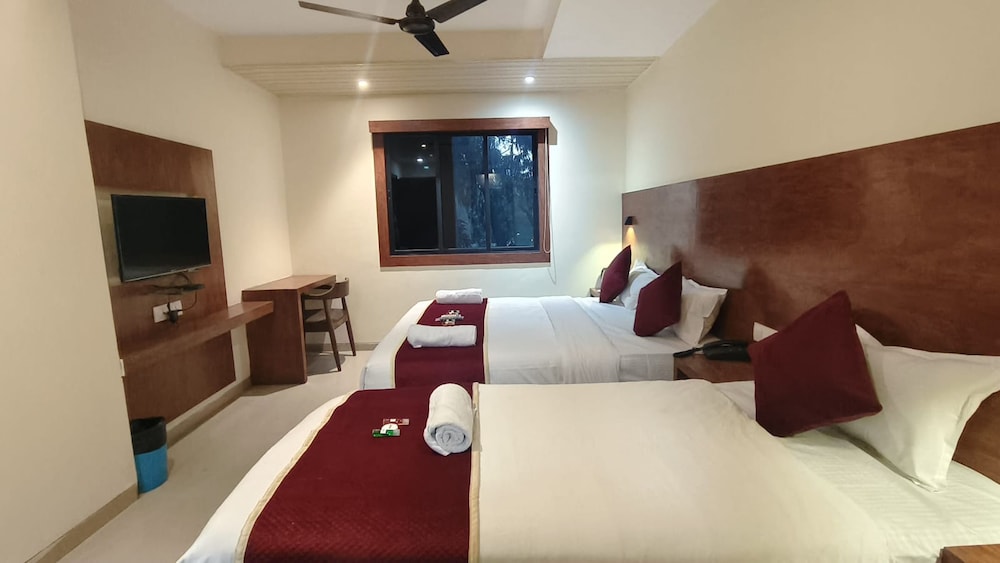 hotel ashraya international