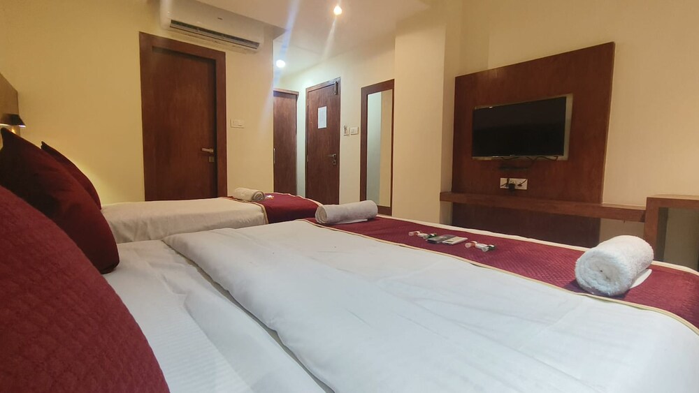 hotel ashraya international