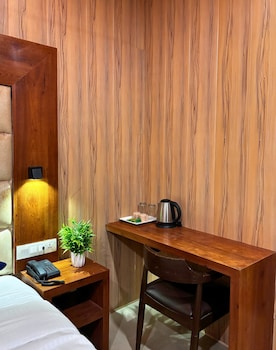 hotel ashraya international