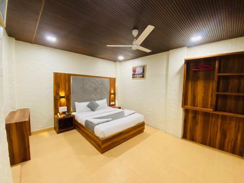 Hotel Avk Stay Near Versova Beach,,3 star