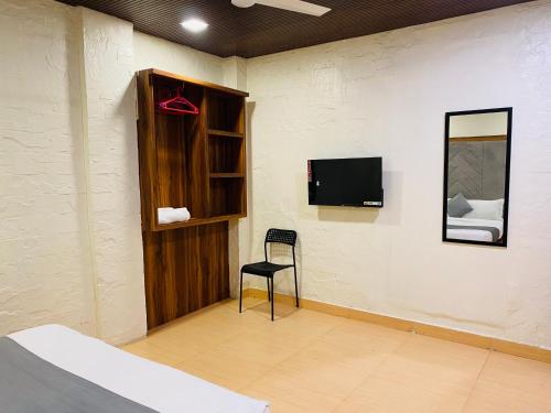 Hotel Avk Stay Near Versova Beach,,3 star