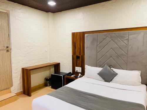 Hotel Avk Stay Near Versova Beach,,3 star