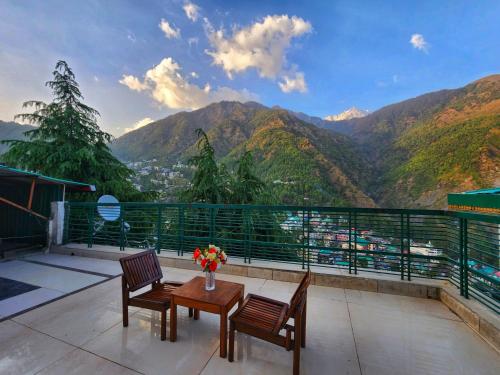 the cedar vatika hotel and restaurant